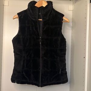 Wind River Fuzzy Vest Size Small
